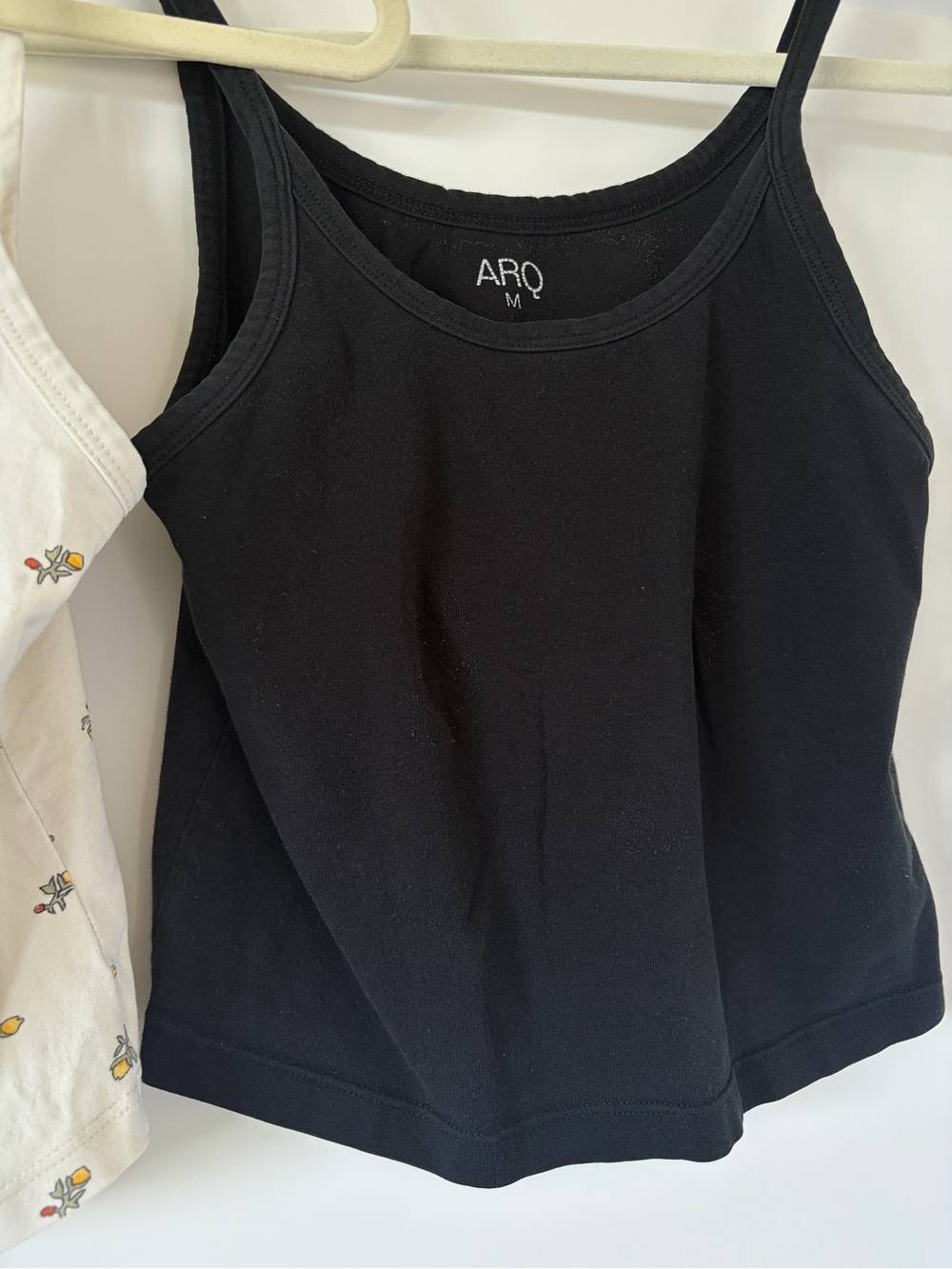 ARQ Medium Crop Tank Bundle of 2 - Picture 6 of 7